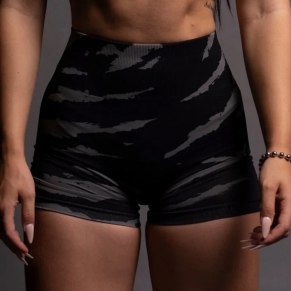 NWT Darc Sport Seamless Short Black Camo (Size S) - Picture 2 of 8